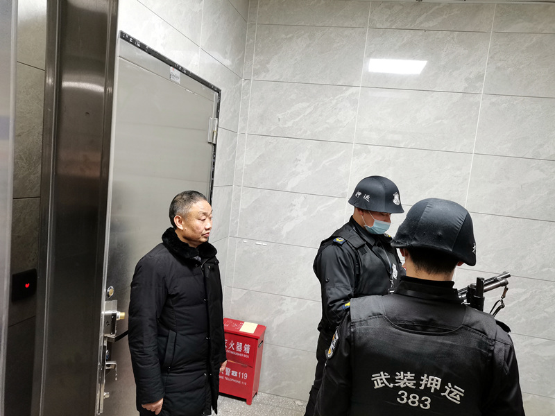 叙永分公司召开安全生产工作推进会(图2) 检查装退弹.jpg