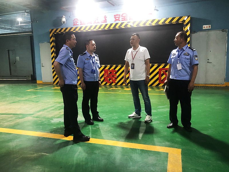 江阳区公安分局检查组到酒城护卫分公司开展节前安全检查(图1) 图片1.jpg