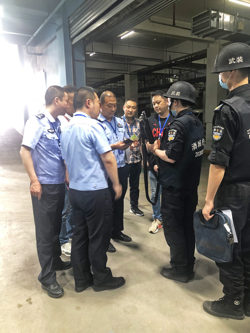 江阳区公安分局检查组到酒城护卫分公司开展节前安全检查(图2) 图片2.jpg