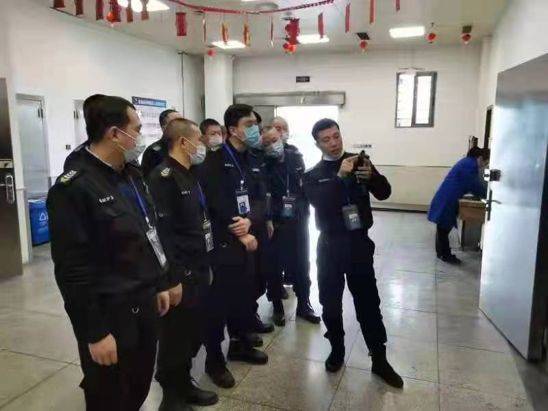 防风险 除隐患 保安全 促稳定|酒城护卫分公司推动安全生产竞赛活动走深走实(图3) 4.技能提升指导.png