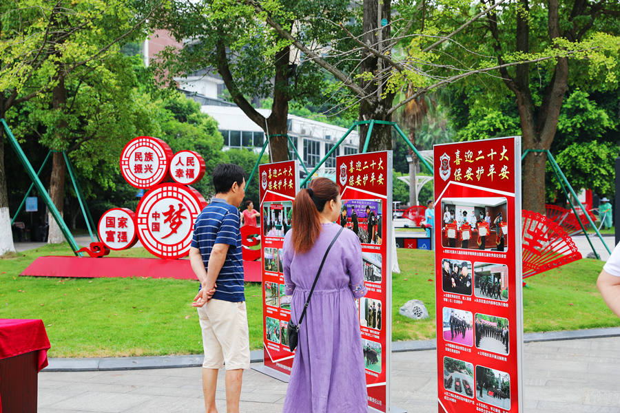 喜迎二十大 保安护平安|泸州市保安服务有限责任公司开展“7.24”保安行业主题宣传日活动(图2) 配图1.jpg