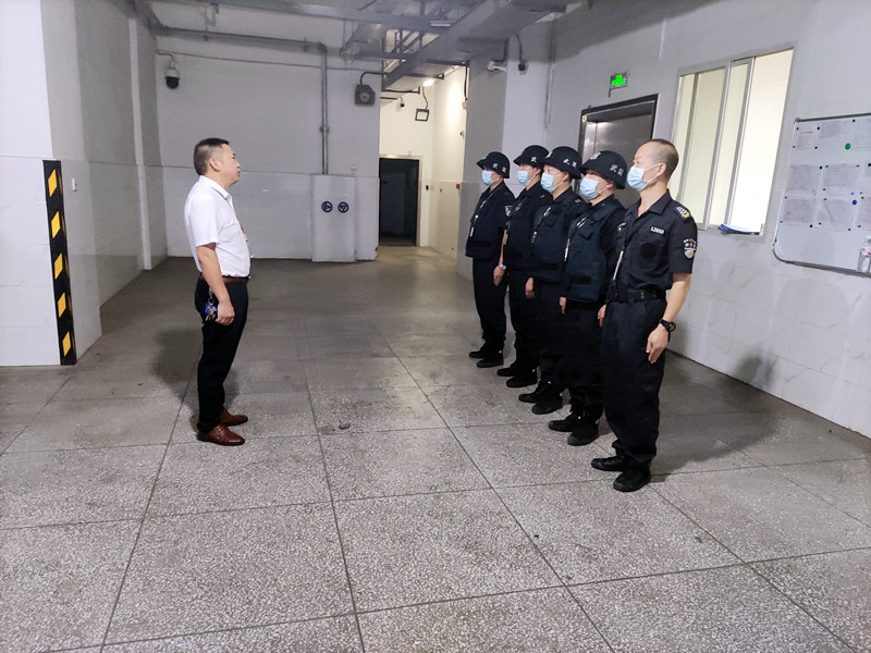 叙永分公司:保安全,战高温(图1) 出勤前强调安全工作.jpg
