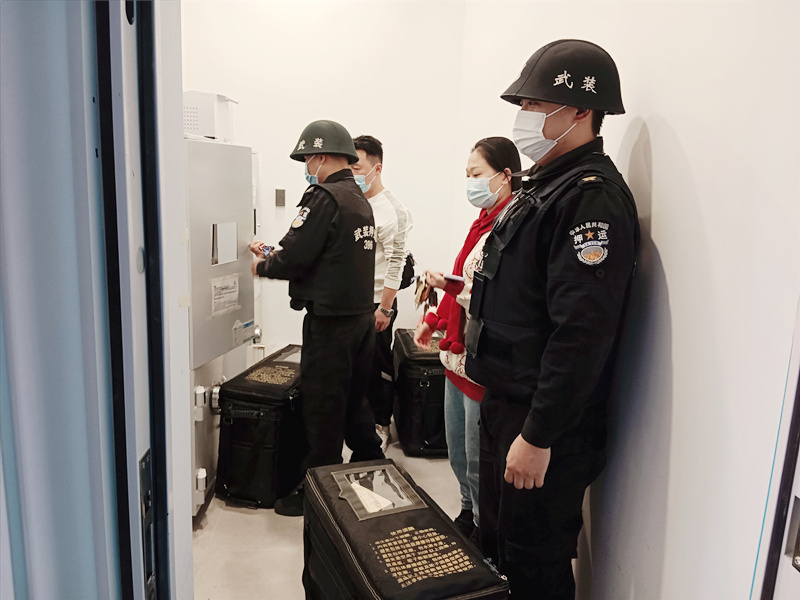 叙永分公司抗击疫情纪实(图3) 维护自助机具阻止现金流动传播疫情.jpg