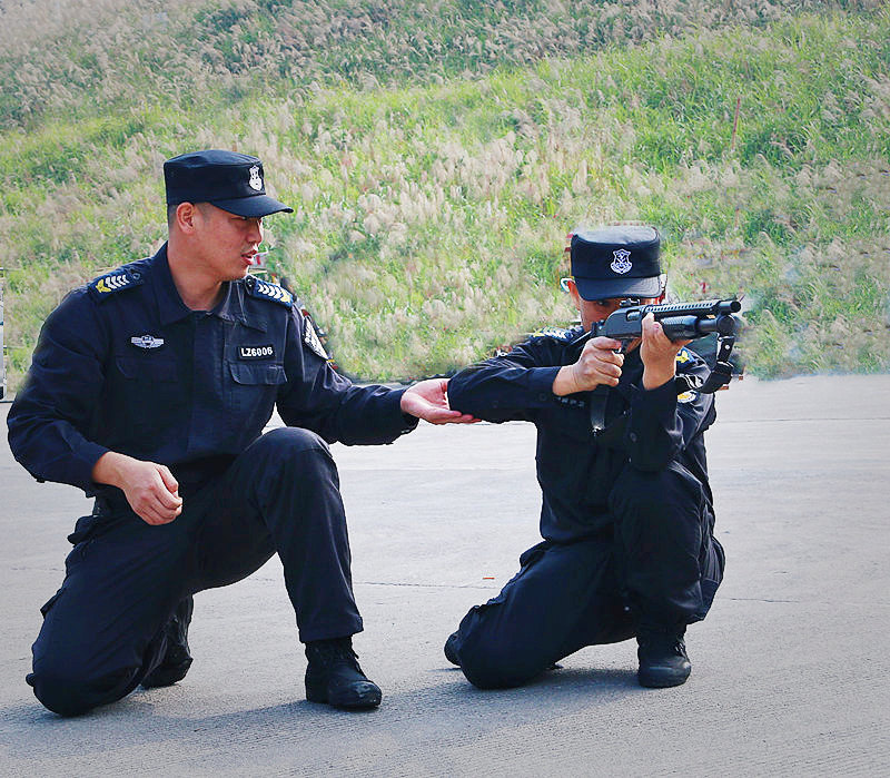 叙永分公司冬训迎考(图3) 射击训练_副本.jpg