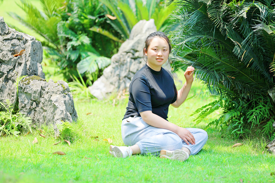 英姿飒爽的安保之花 ——四川融通安防集团安保队员王晓英印象(图3) 生活中的王晓英.jpg