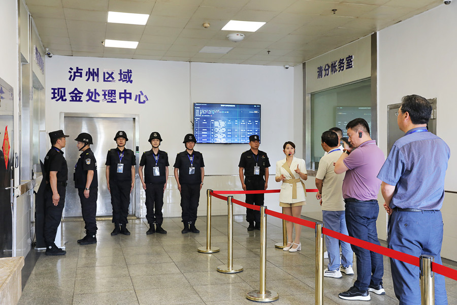 江西省南昌市保安服务总公司到四川融通安防集团考察交流(图3) 配图2.jpg