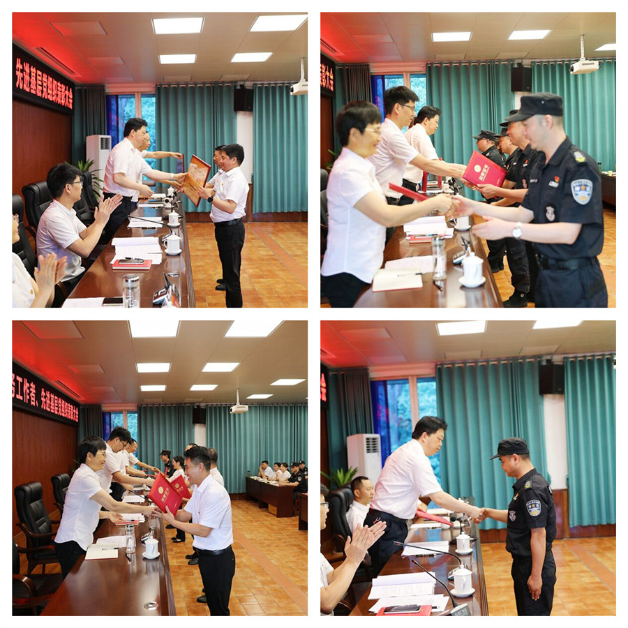 表彰“两优一先”,凝聚奋进力量(图2) 颁奖1.jpg