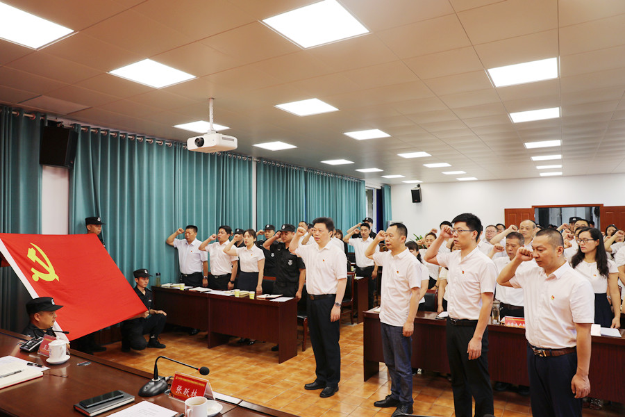 表彰“两优一先”,凝聚奋进力量(图2) 077A4280_副本.jpg