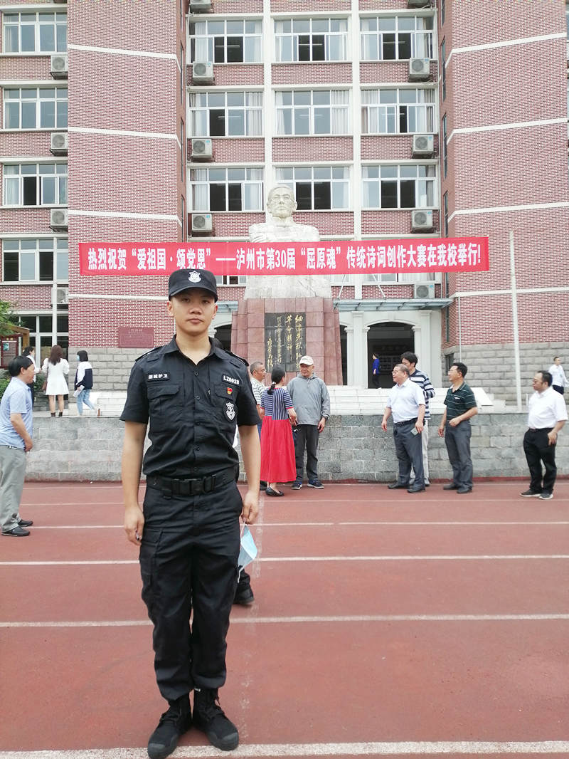 赤诚诠释初心 实干践行使命 ——记合江分公司党支部优秀党员梁学波(图3) 相片3:梁学波在诗词大赛参赛现场.jpg
