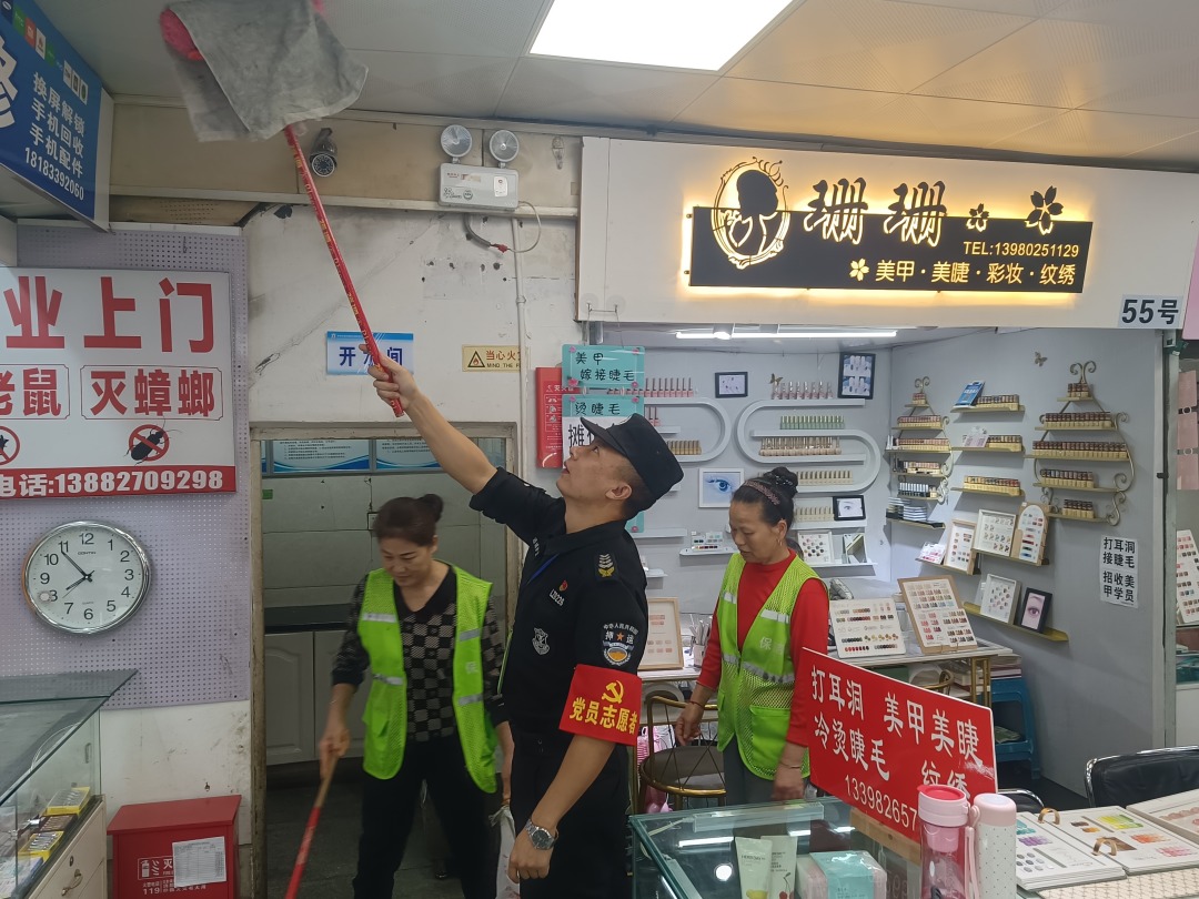 文明社会 你我同行|守押党支部开展卫生清理志愿服务活动(图2) 3.jpg