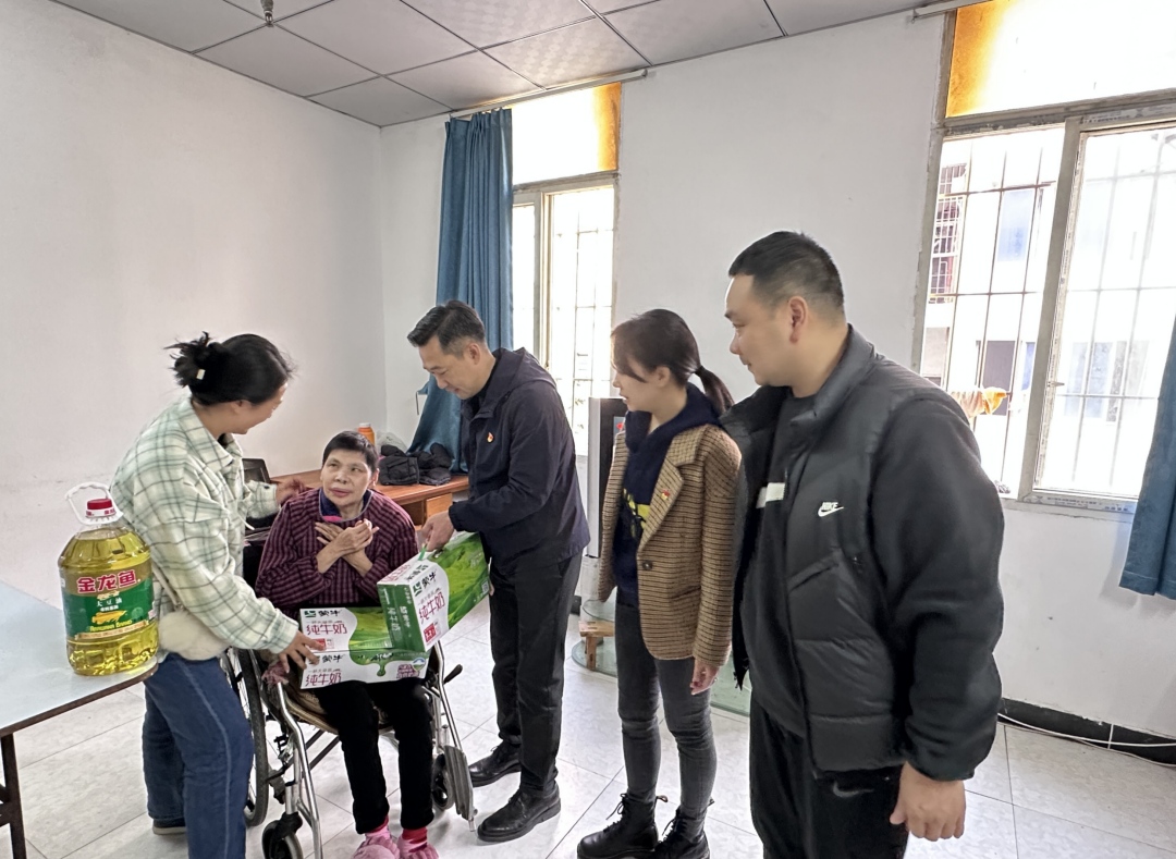 科技安防党支部开展关爱老人送温暖活动(图1) 1.jpg