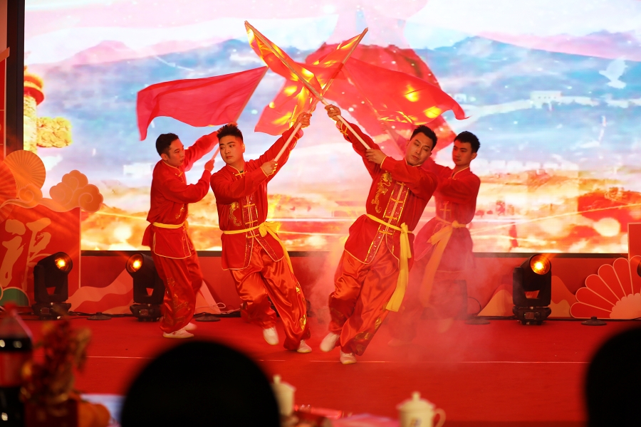 龙腾盛世 融耀未来|四川融通安防集团举办迎新春职工茶话会(图17) 13.双节棍.jpg