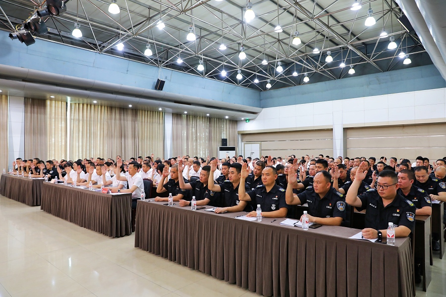 四川融通安防集团党委召开党员大会|部署党建党风廉洁建设工作补选纪委委员(图8) 审议表决事项.jpg