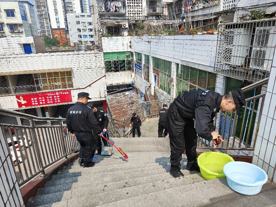 清扫公共区域卫生 (2).JPG
