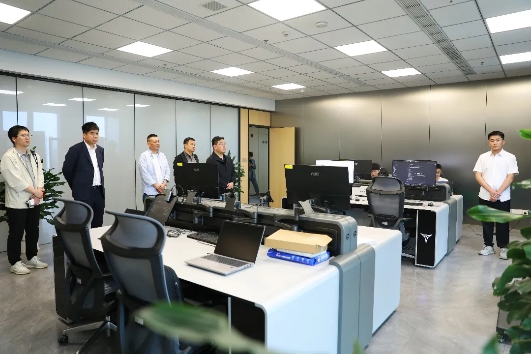 突破·重塑·引领——四川融通安防集团2025奋进之路(图10) 08557d1433674906c5d9f19302f18133_640_wx_fmt=jpeg&from=appmsg&tp=webp&wxfrom=5&wx_lazy=1#imgIndex=3.jpg
