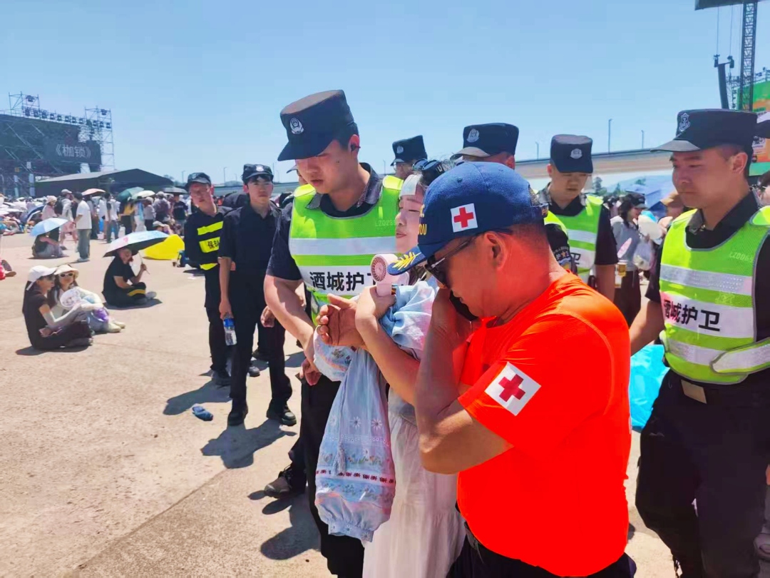 帮助中暑歌迷.jpg
