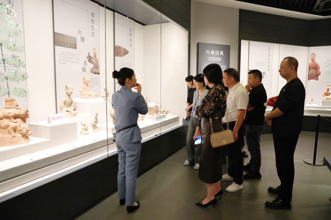 从千年文脉中汲取奋进力量|四川融通安防集团机关党支部开展沉侵式主题党日活动(图4) ddd64fa029f311d9aaafcfd26825b3dc.jpg