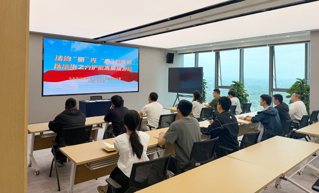普及民法典 护航新征程|四川融通安防集团开展“民法典宣传月”活动(图1) 945c06341880f0b1847fdaf546d1392f.jpg