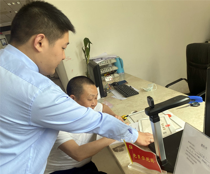 泸州国盾科技有限公司开展鉴别假章宣讲活动(图2) 泸州国盾科技有限公司开展鉴别假章宣讲活动(图2)